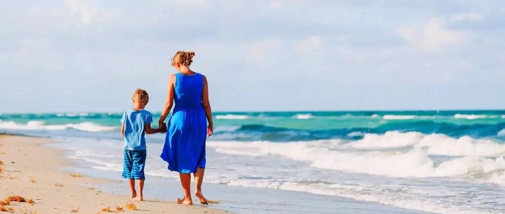 真正优秀的家庭，一定始于陪伴、陷于教育、终于三观