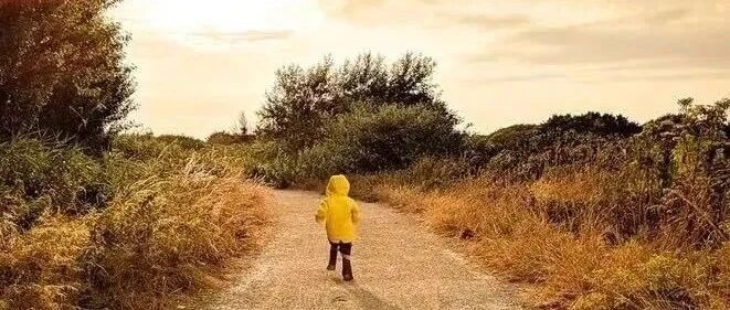 同样挨批评，为什么有的孩子长进，有的孩子“跳楼”？