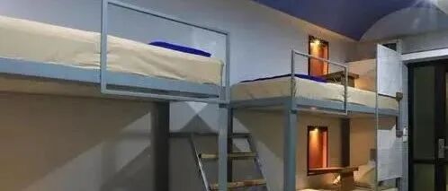 985高校的学生“夫妻宿舍”令人羡慕，网友：已婚学子的读博福利