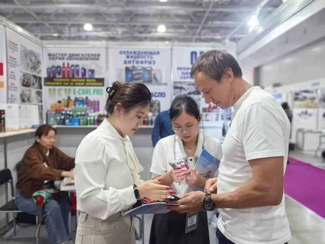 廣東月福亮相俄羅斯汽配展，現場精彩呈現