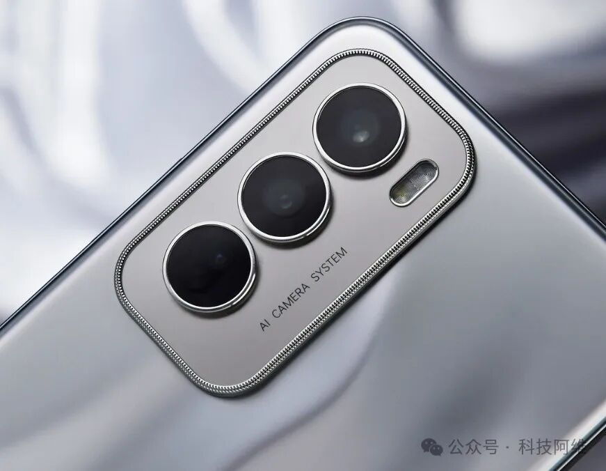 OPPO终于妥协，发布5个月跌至2299元，5000万+四曲柔边屏