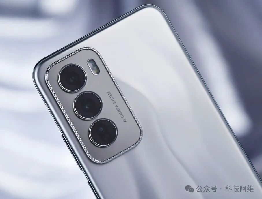 OPPO终于妥协，发布5个月跌至2299元，5000万+四曲柔边屏