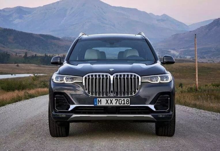 宝马：车如其名！蓝天白云的梦想。以运动为名，却越来越全能