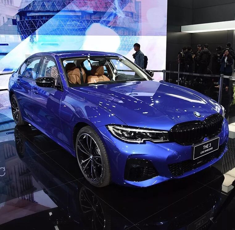 宝马：车如其名！蓝天白云的梦想。以运动为名，却越来越全能