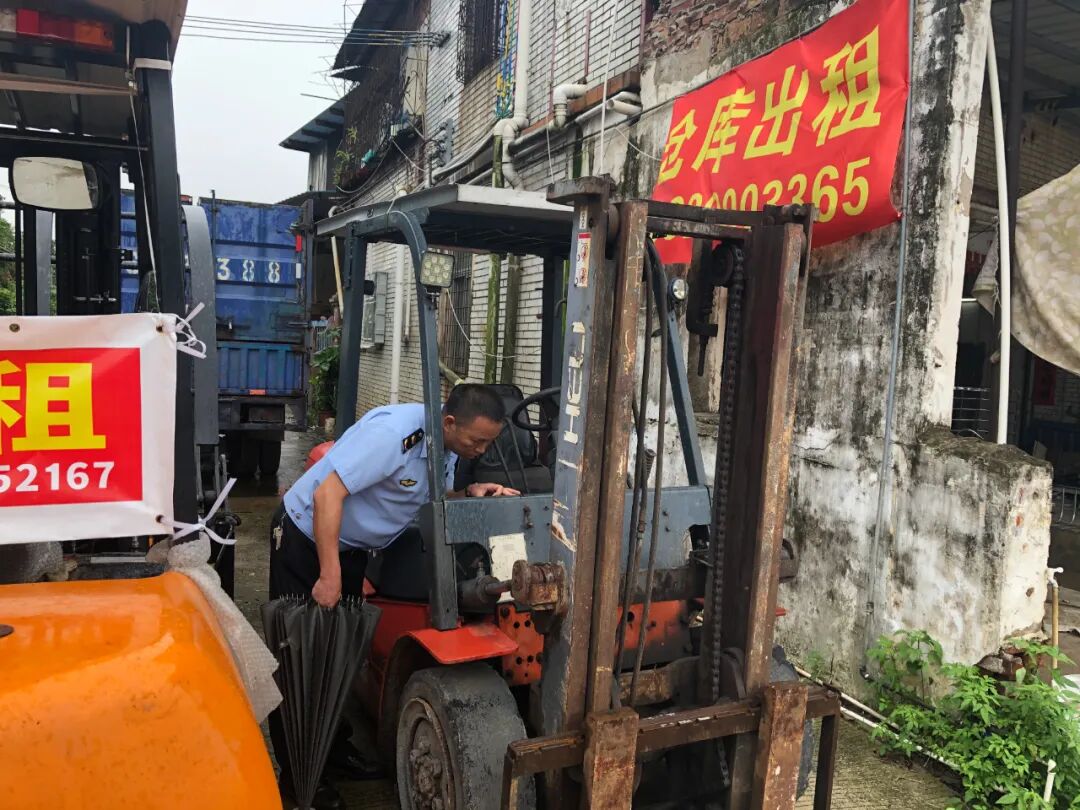 是否办理使用登记,特种设备安全管理人员和作业人员是否做到持证上岗