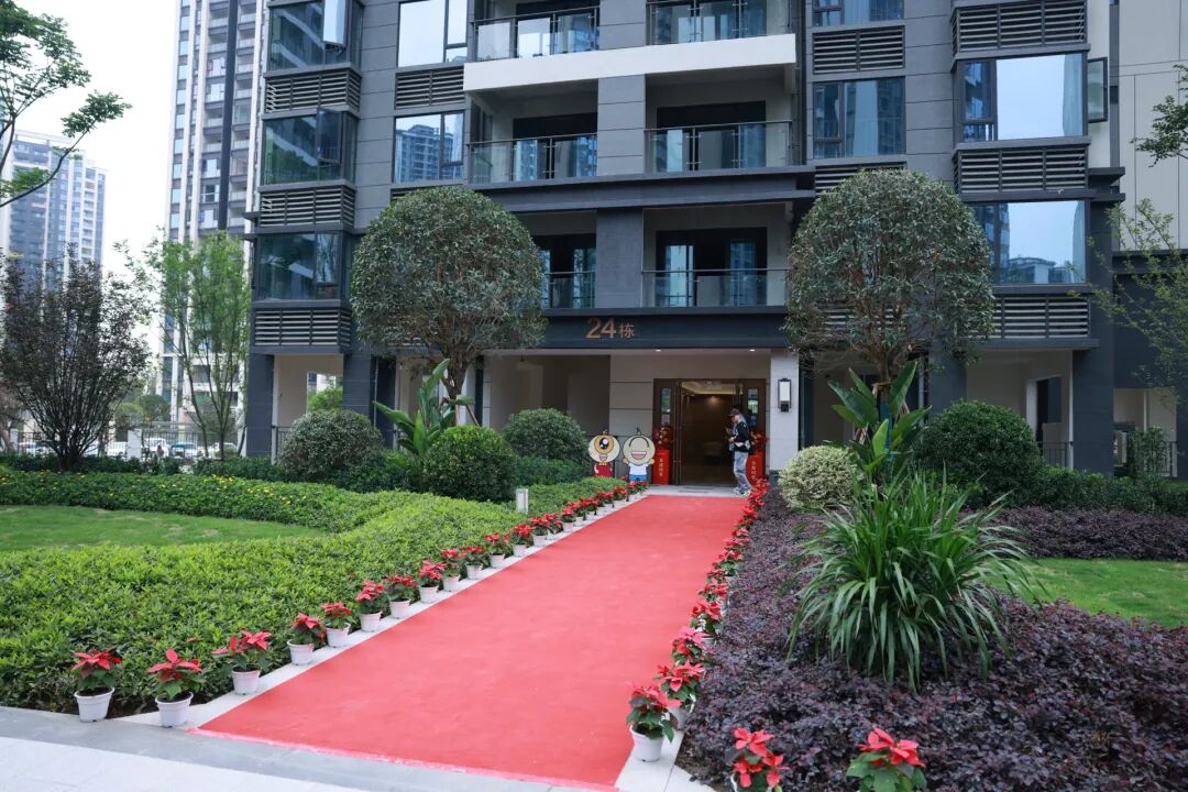 交房即领证邦泰翡翠城一期如期交付已完成超620户业主的交房