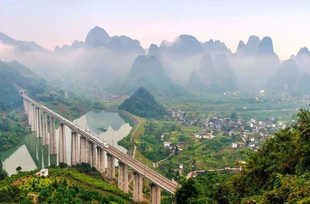 既有奇峰峻嶺，又有嶺南水鄉，這條高鐵濃縮了大半個中國山水的精華！ 旅遊 第5張