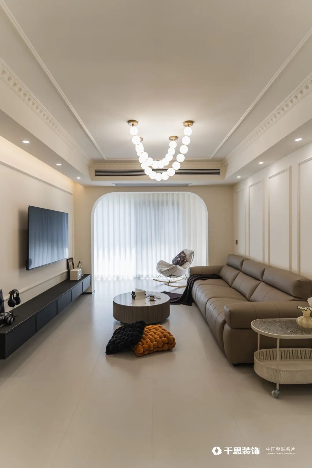 与墙面色调统一,视觉整体性好;电视背景墙 沙发背景墙采用简约的石膏