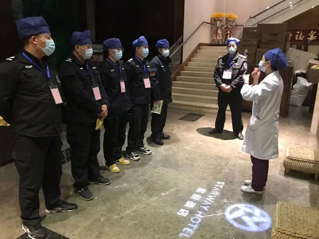 跟腱靴有什么作用直击 • 拱墅抗疫 ｜ “我是警察！即使还有一天退休，也要站在一线。”_https://www.jmylbn.com_新闻资讯_第14张