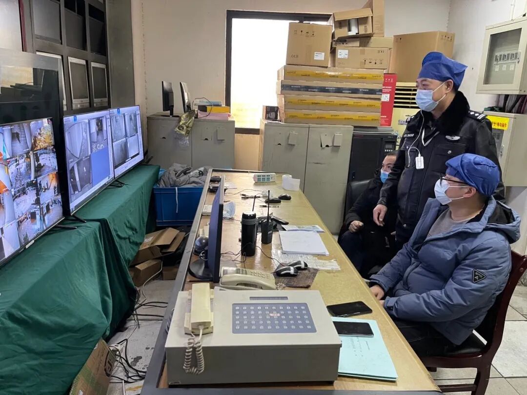 跟腱靴有什么作用直击 • 拱墅抗疫 ｜ “我是警察！即使还有一天退休，也要站在一线。”_https://www.jmylbn.com_新闻资讯_第9张