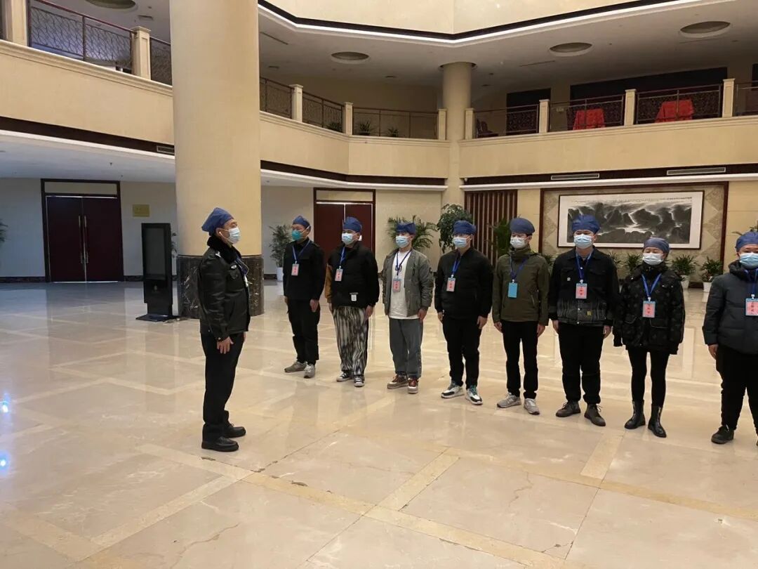 跟腱靴有什么作用直击 • 拱墅抗疫 ｜ “我是警察！即使还有一天退休，也要站在一线。”_https://www.jmylbn.com_新闻资讯_第7张