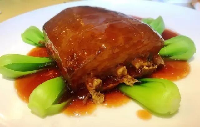 推荐:红烧牛尾,芫爆散丹,扒肉条,糖卷果等 地址:&nbsp;北京市西城区