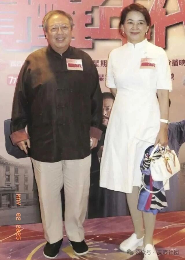 胡慧中现身刀郎深圳演唱会新中式穿搭显优雅连赞现场氛围震撼