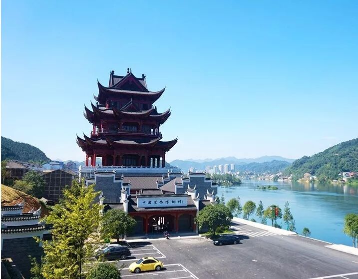 厉害了！今年，安化黑茶开启驶入二百亿级“蓝海”的新航程。发展