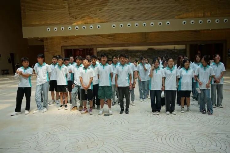 感受歷史文化 弘揚愛國精神---開封現(xiàn)代科技學校學生到市博物館參觀研學活動(圖3)