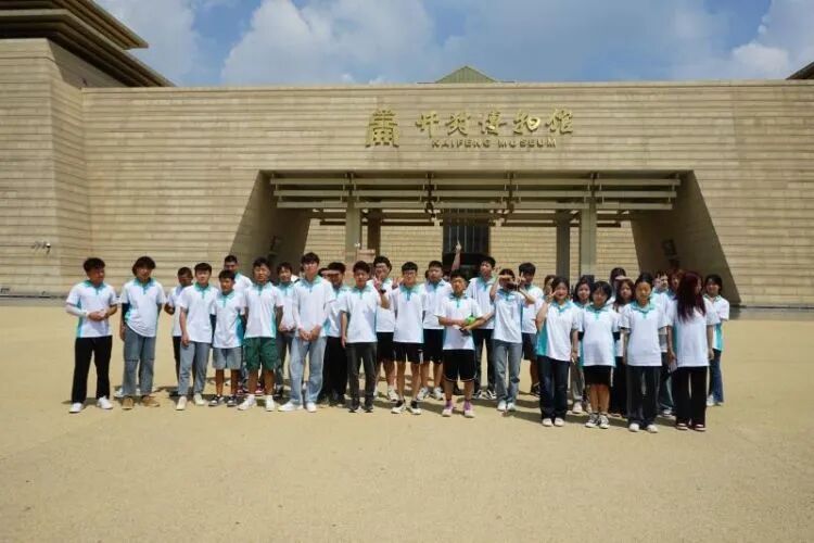 感受歷史文化 弘揚愛國精神---開封現(xiàn)代科技學校學生到市博物館參觀研學活動(圖2)