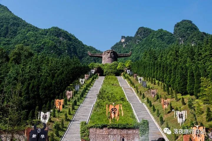 巍巍神农架,群山逶迤,苍茫迷离(图1) 巍巍神农架,群山逶迤,苍茫迷离(图1)