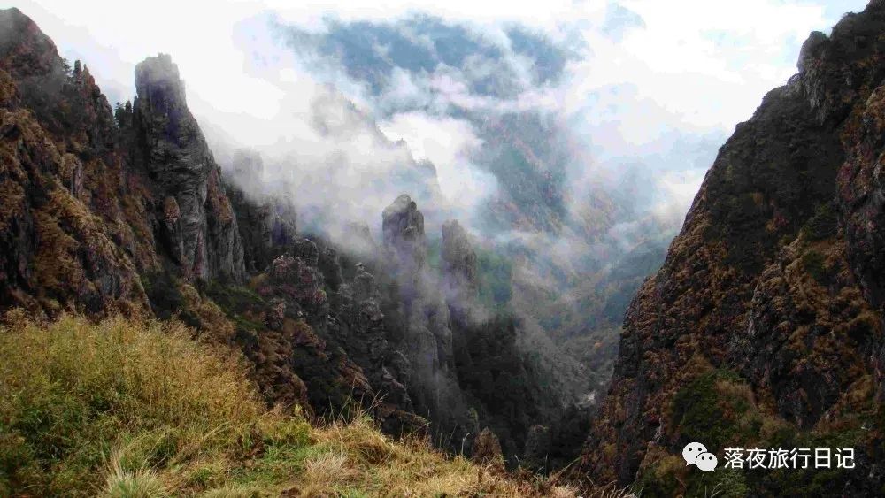 巍巍神农架,群山逶迤,苍茫迷离(图10) 巍巍神农架,群山逶迤,苍茫迷离(图10)