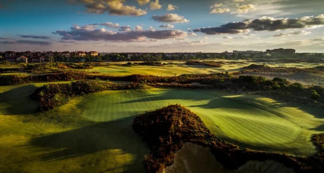 林克斯球场由澳大利亚occm公司担纲设计,崇尚自然,纯正林克斯风貌