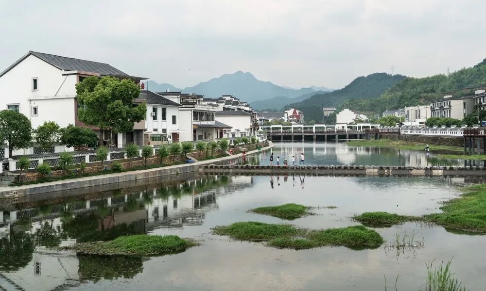 十四都村位于诸暨市五泄镇东南部,距市区约14.3公里.