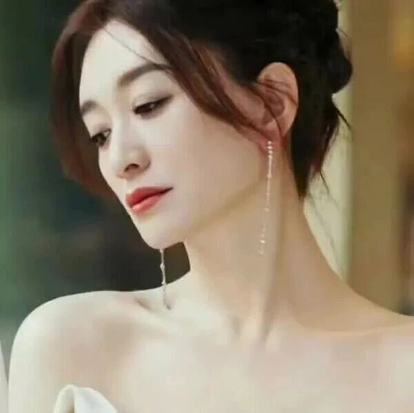 李小冉因唱歌跑调哭了两个晚上,称&ldquo;从来不知道自己唱歌那么难听&rdquo;;此前其因演唱《心愿便利贴》&ldquo;翻车&rdquo;而爆红