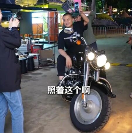 李亚鹏晒2003年哈雷百年纪念版摩托车引质疑,&ldquo;车不是超过了报废年限?&rdquo;《机动车强制报废标准规定》普通二轮摩托车使用满13年需强制报废
