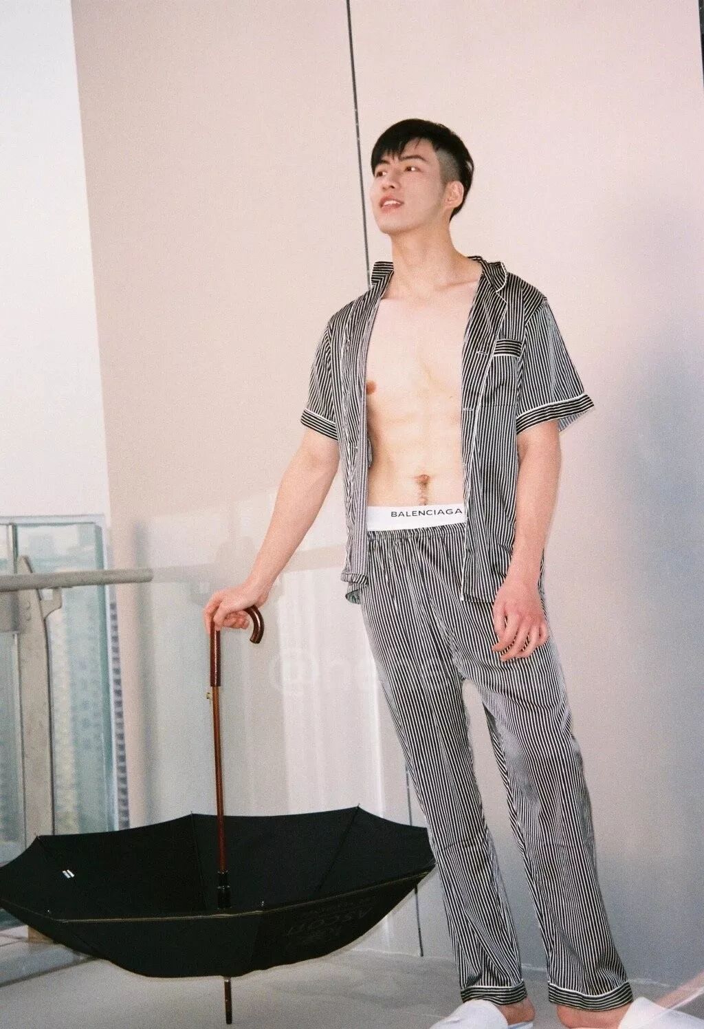 超性感腹毛，现在00后最喜欢的薄肌男孩 - 图1