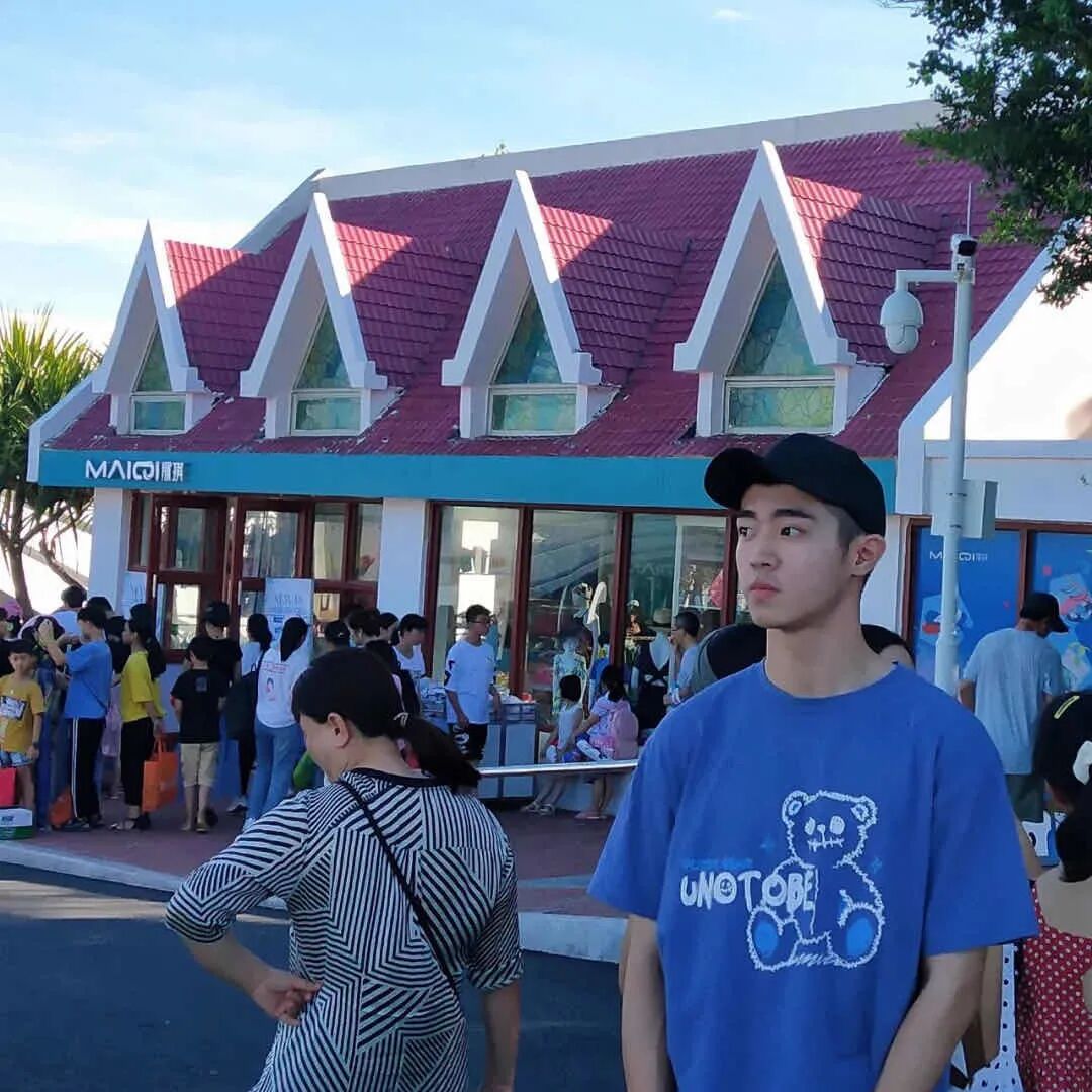 这么帅的00后,算校草吗?