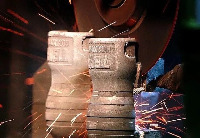 304不锈钢哑铃生产厂家日本人真会玩？推出“不锈钢哑铃款飞机杯”，一不小心就能锻炼出麒麟臂?插图4