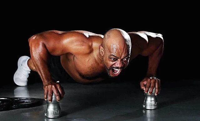 304不锈钢哑铃生产厂家日本人真会玩？推出“不锈钢哑铃款飞机杯”，一不小心就能锻炼出麒麟臂?插图9