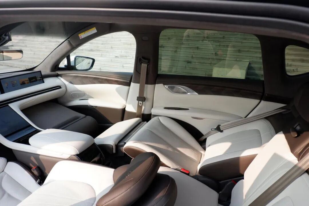 不过,作为一台传统品牌打造20万元级中型轿车,日产天籁对"零重力座椅"