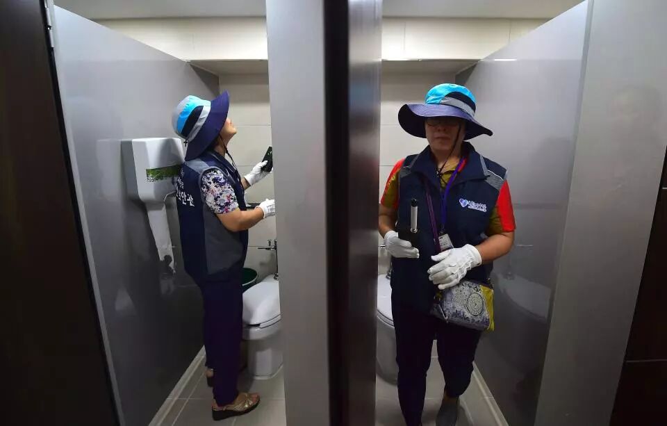 偷拍犯罪者盛行，韩国女性被日益猖獗的偷拍现象彻底惹怒了（组图） - 15