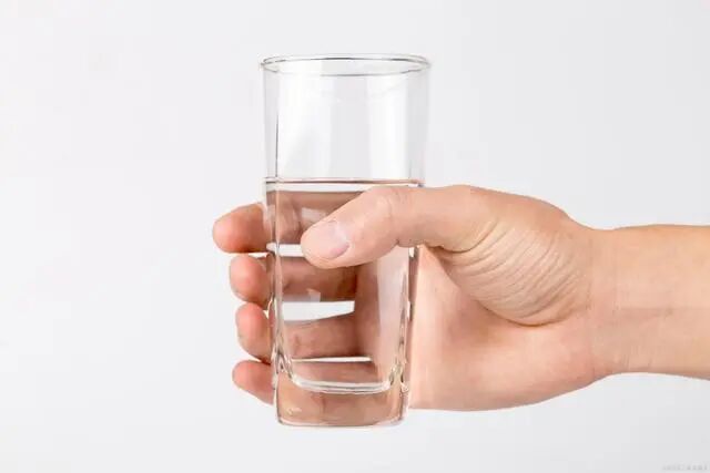 男人感到腰痛？或是肾病在“攻击”你，3个行为尽早改正