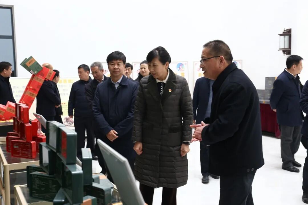 正阳县党政考察团莅临龟鹿药业，对龟甲胶鹿角胶等产业，他们这么说！