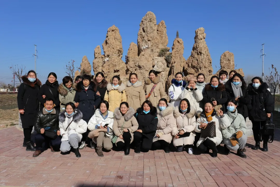 阜阳天地仁和大药房连锁店长考察团莅临龟鹿药业考察指导工作 阜阳天地仁和大药房连锁店长考察团莅临龟鹿药业考察指导工作