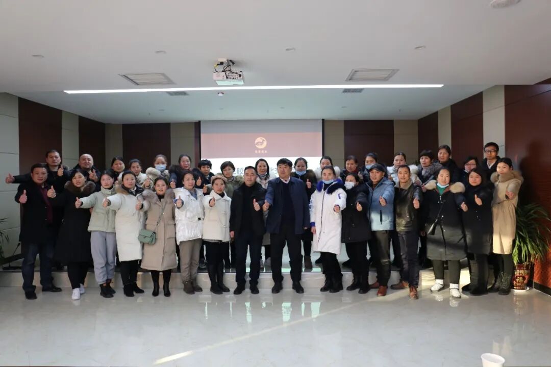 阜阳天地仁和大药房连锁店长考察团莅临龟鹿药业考察指导工作