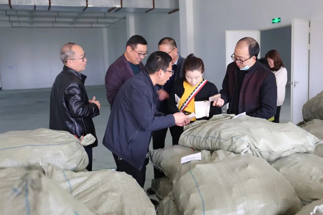 河南羚锐制药客人莅临龟鹿药业考察交流，夯实双方合作基