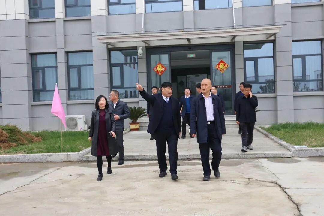 河南省扶贫办领导莅临龟鹿药业集团视察指导工作