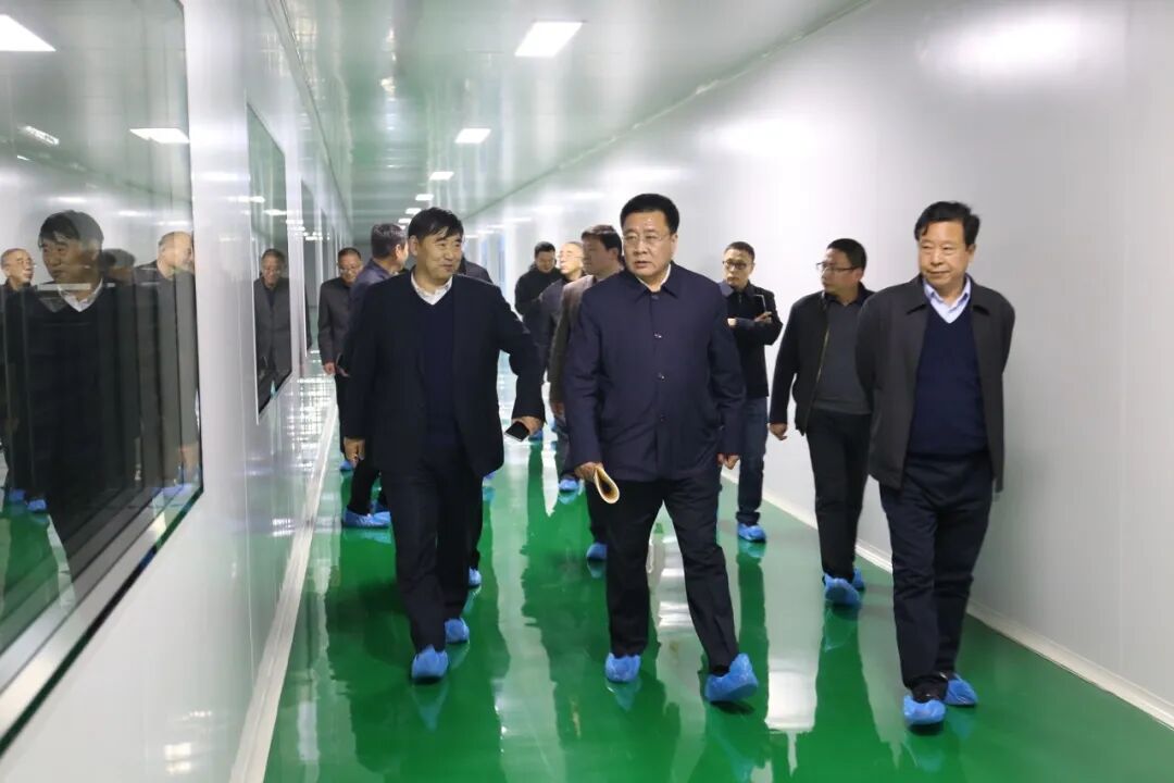 市人大常委会副主任、汝南县委书记彭宾昌莅临龟鹿药业集团调研指导工作