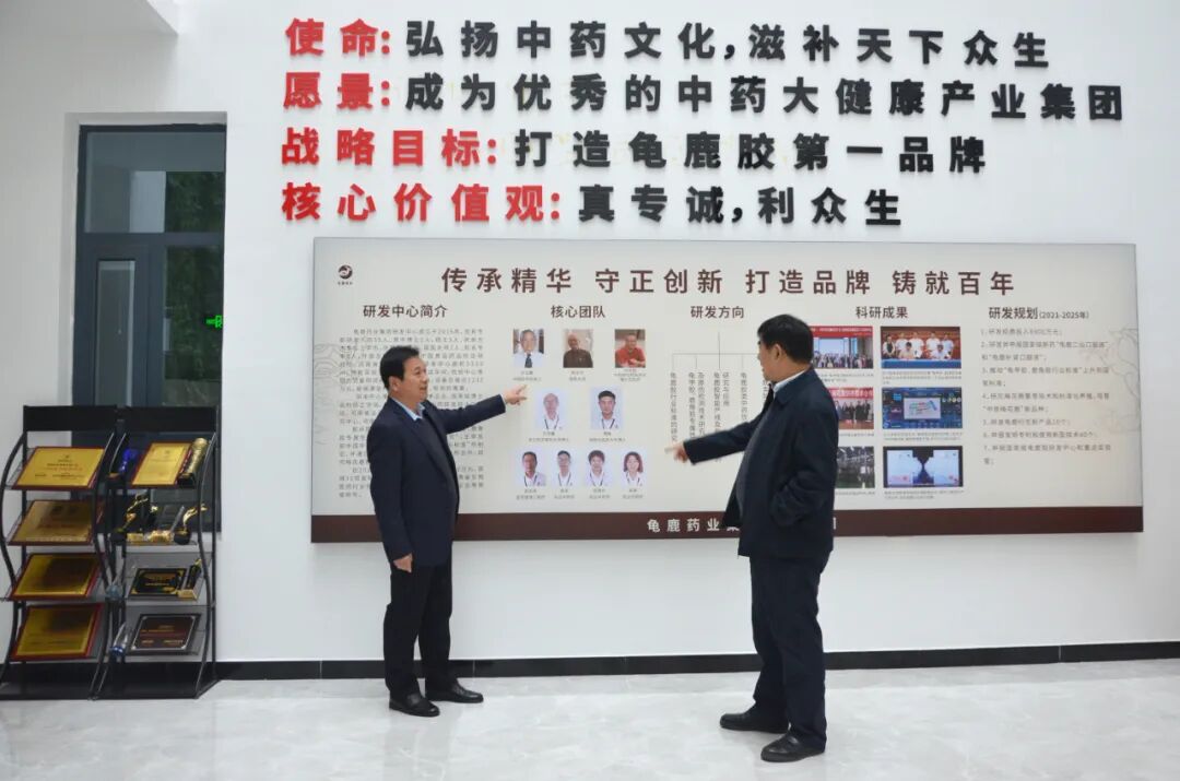 新蔡县法院院长走进龟鹿药业，倾听人大代表心声，助力优化营商环境