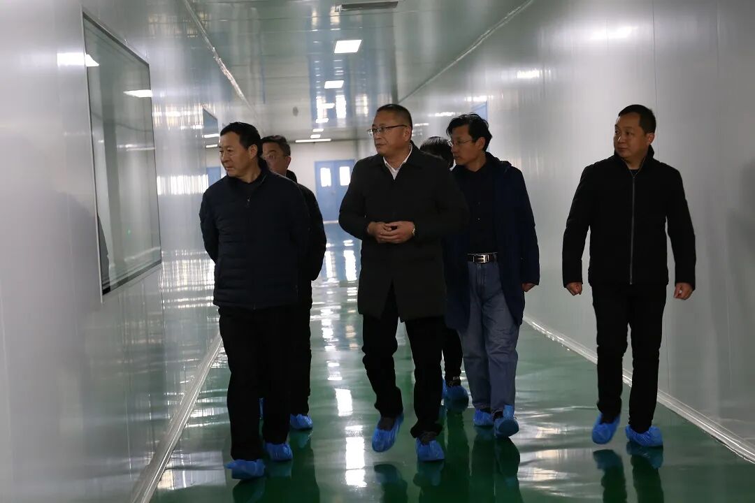 新蔡县相关部门领导深入龟鹿药业开展“企业服务日”活动