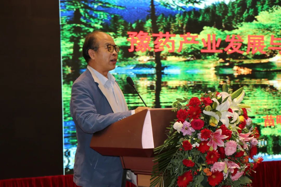 中药产业高质量发展论坛胜利举行，龟鹿药业擘画的龟鹿产业成焦点 位于龟鹿胶源产地 龟鹿药业 1周前 图片      2021年9月26日下午，由河南省农业农村厅、河南日报报业集团、驻马店市人民政府主办，