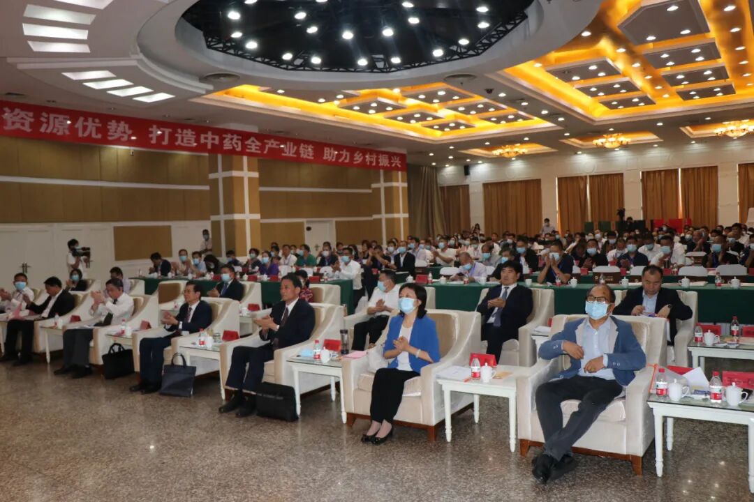 中药产业高质量发展论坛胜利举行，龟鹿药业擘画的龟鹿产业成焦点 位于龟鹿胶源产地 龟鹿药业 1周前 图片      2021年9月26日下午，由河南省农业农村厅、河南日报报业集团、驻马店市人民政府主办，