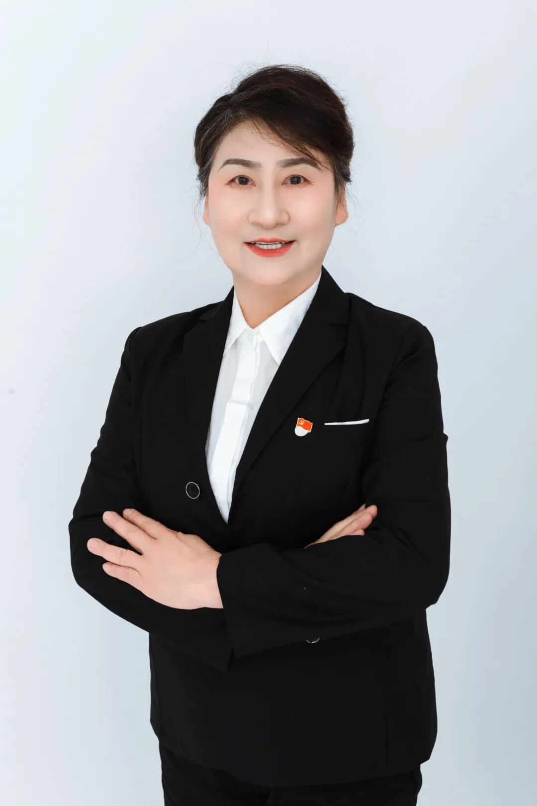 赵兰高密市太极拳协会主席，协会党支部书记。国家级社会体育指导员，国