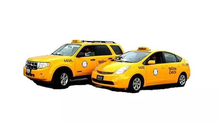 出租车最适合短途出国旅游旅客,方便快速.