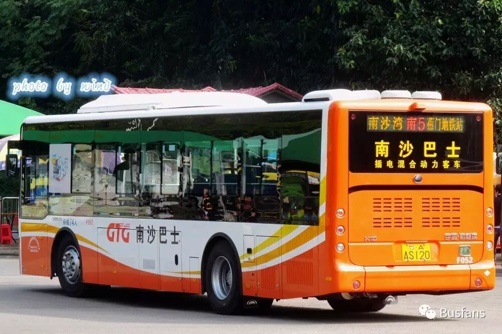 看看新车外观啦,新车同样采用"借鉴"于irisbus iveco magelys,俗称v面