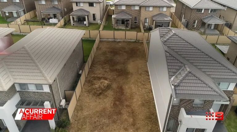 悉尼买房“翻车”现场：男子斥$70多万打造独立屋，却收到被劈一半的双拼房，差点气到当场昏厥 - 8