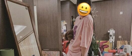 她叫这个名字是因为脸上有九颗痣？