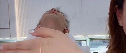 他竟然在直播的时候睡着了?