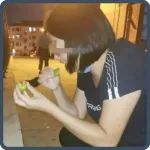 一张“给夫人买烤肠”照片刷爆热搜，暴露出多少年轻人的低配生活